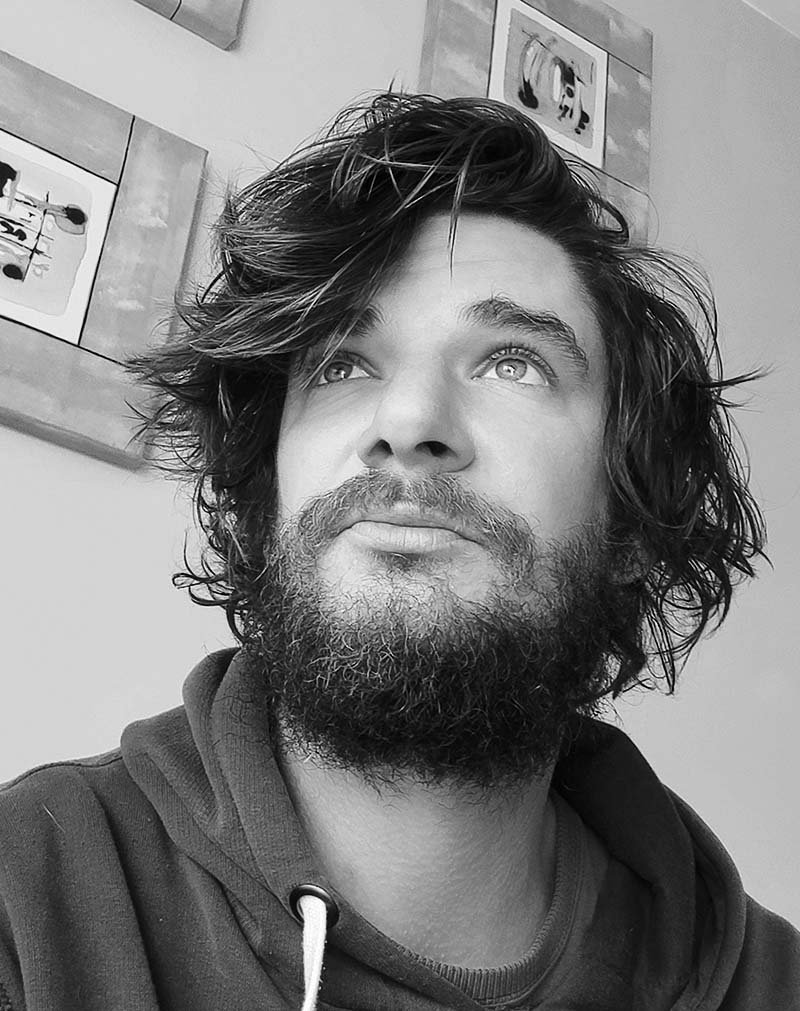 I’m Igor – a digital strategist, soundproofing geek, and founder of Silent Apartment.